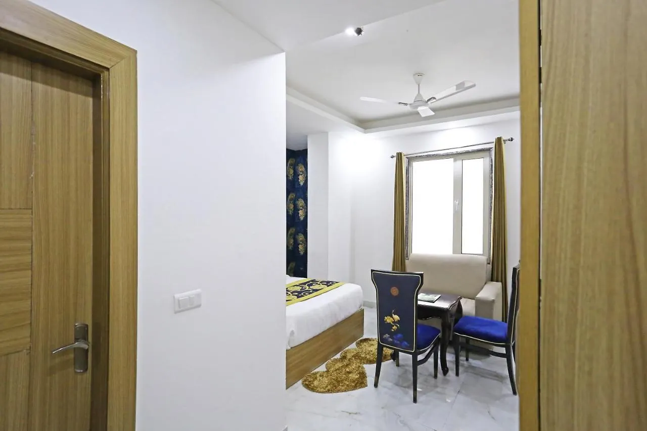Hotel Decent Suites - Delhi Airport New Delhi 4*,