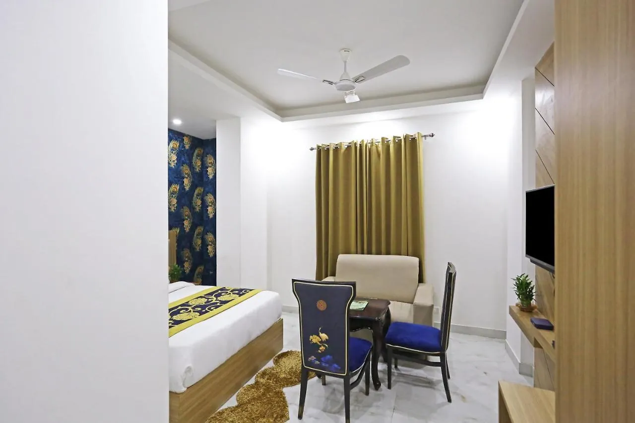 Hotel Decent Suites - Delhi Airport Nova Deli